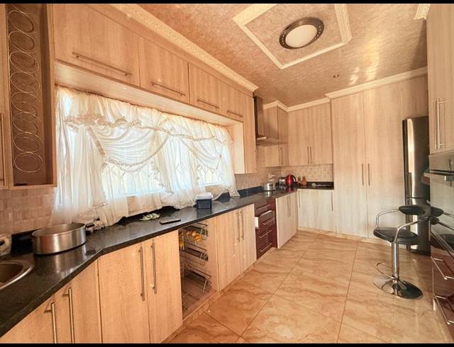 3 BEDROOM HOUSE FOR SALE IN VANDERBIJLPARK CW 4